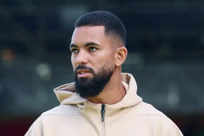 球友会-TA：维拉正认真考虑签回道格拉斯-路易斯，目前尚未开启谈判