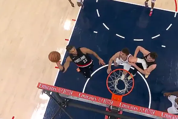 球友会-卡马拉空中摘板抡臂砸扣可惜扣飞，开拓者还领先快船10分